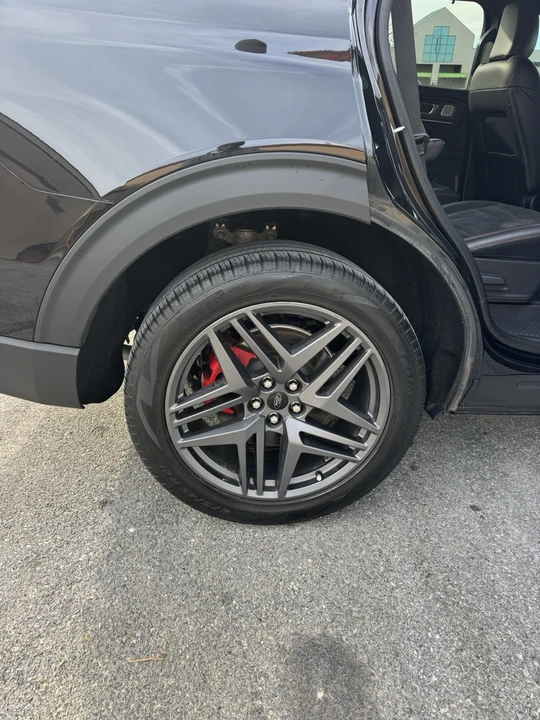 2025 Ford Explorer 6th Gen - Image 11 of 21