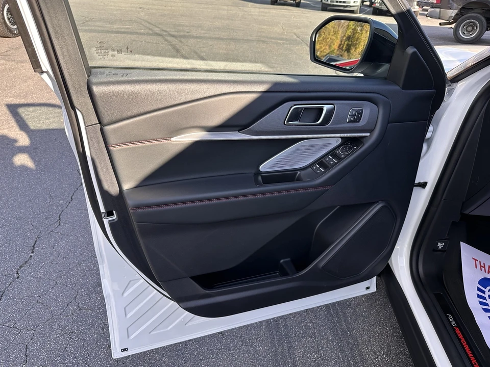 2025 Ford Explorer 6th Gen - Image 9 of 12