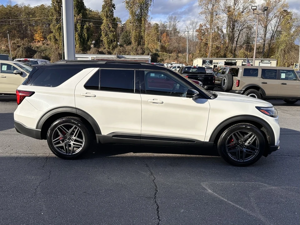 2025 Ford Explorer 6th Gen - Image 5 of 12