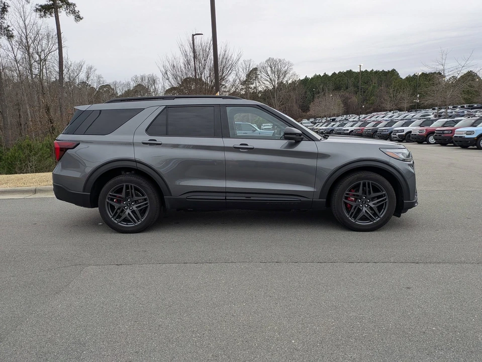 2025 Ford Explorer 6th Gen - Image 3 of 12