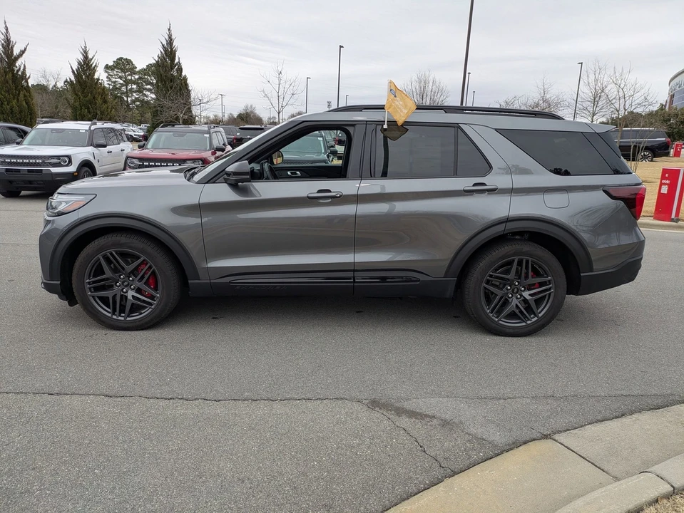 2025 Ford Explorer 6th Gen - Image 7 of 12