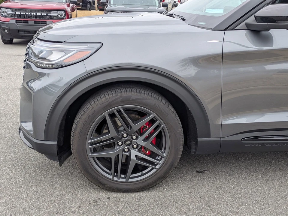 2025 Ford Explorer 6th Gen - Image 11 of 12