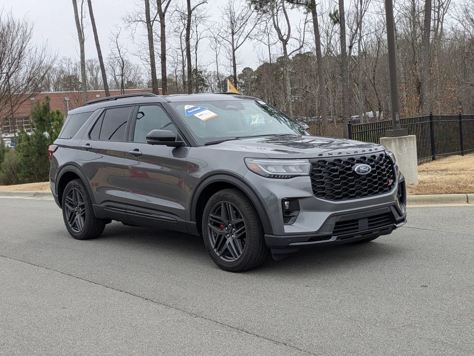 2025 Ford Explorer 6th Gen - Image 2 of 12