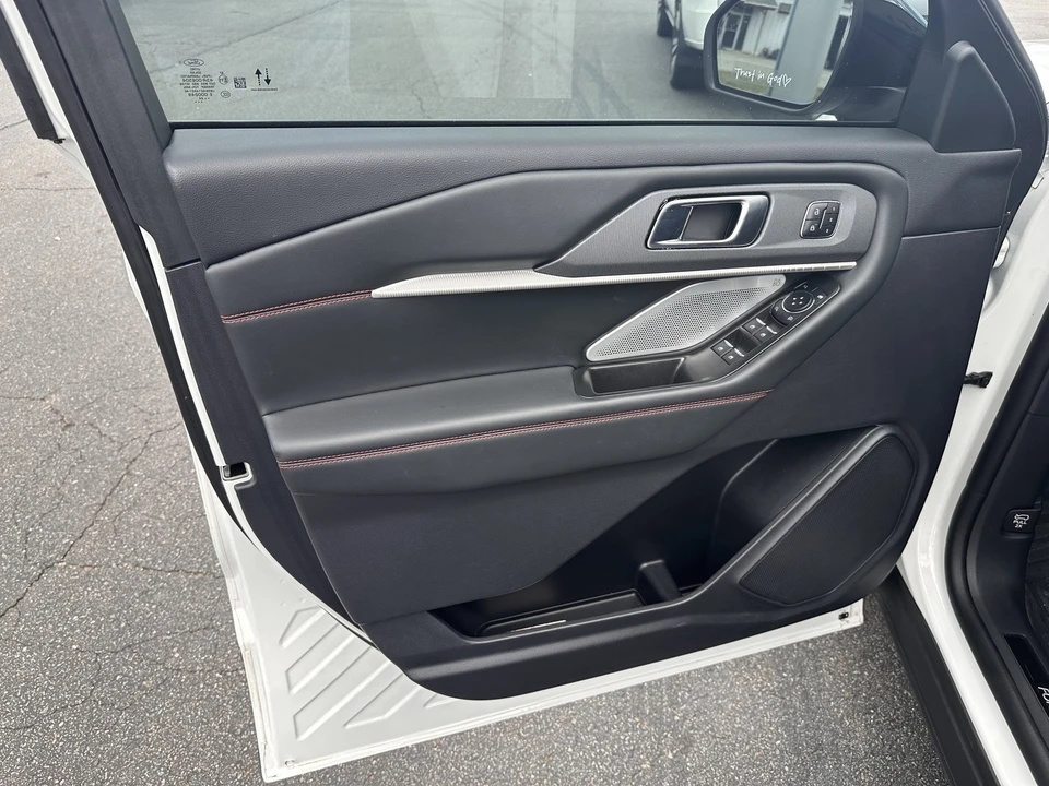 2025 Ford Explorer 6th Gen - Image 9 of 12