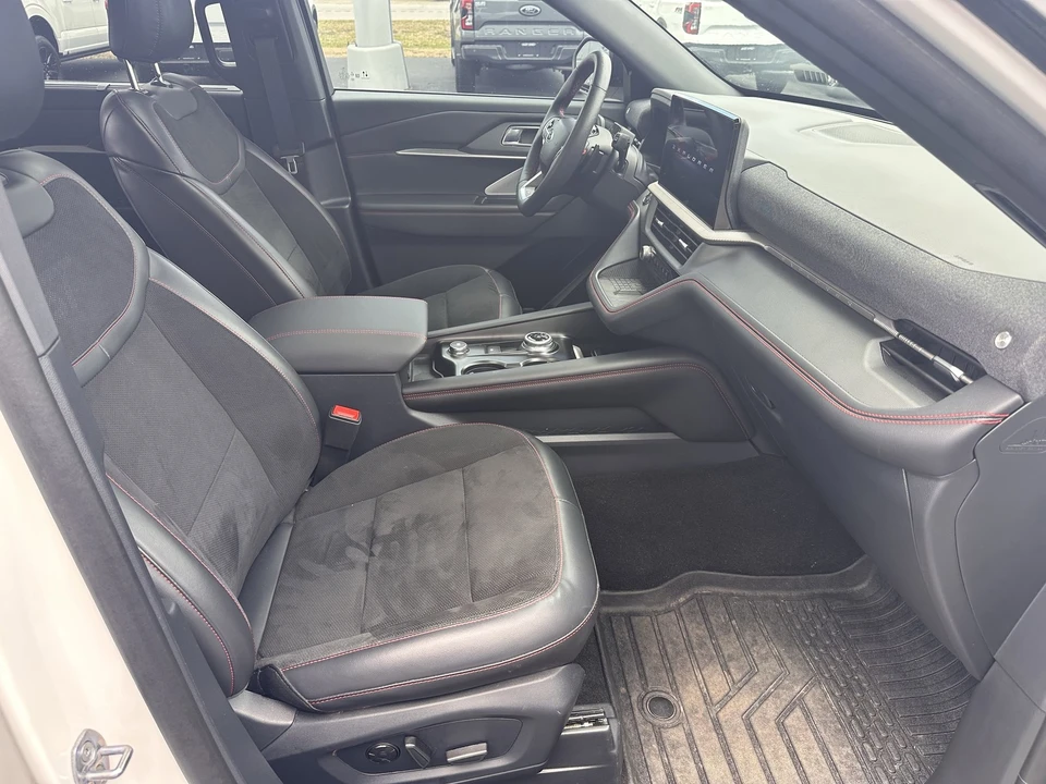 2025 Ford Explorer 6th Gen - Image 14 of 21