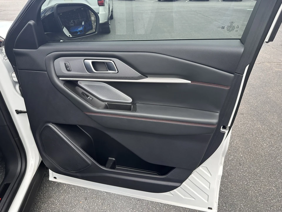 2025 Ford Explorer 6th Gen - Image 13 of 21