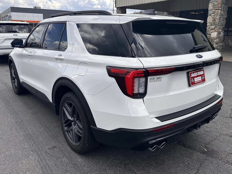 2025 Ford Explorer 6th Gen - Image 8 of 21