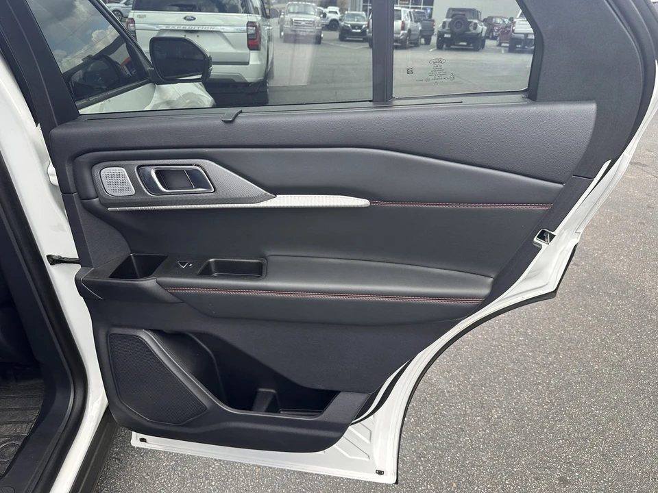 2025 Ford Explorer 6th Gen - Image 15 of 21