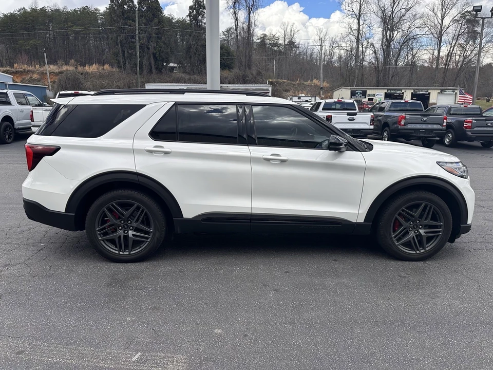 2025 Ford Explorer 6th Gen - Image 5 of 21