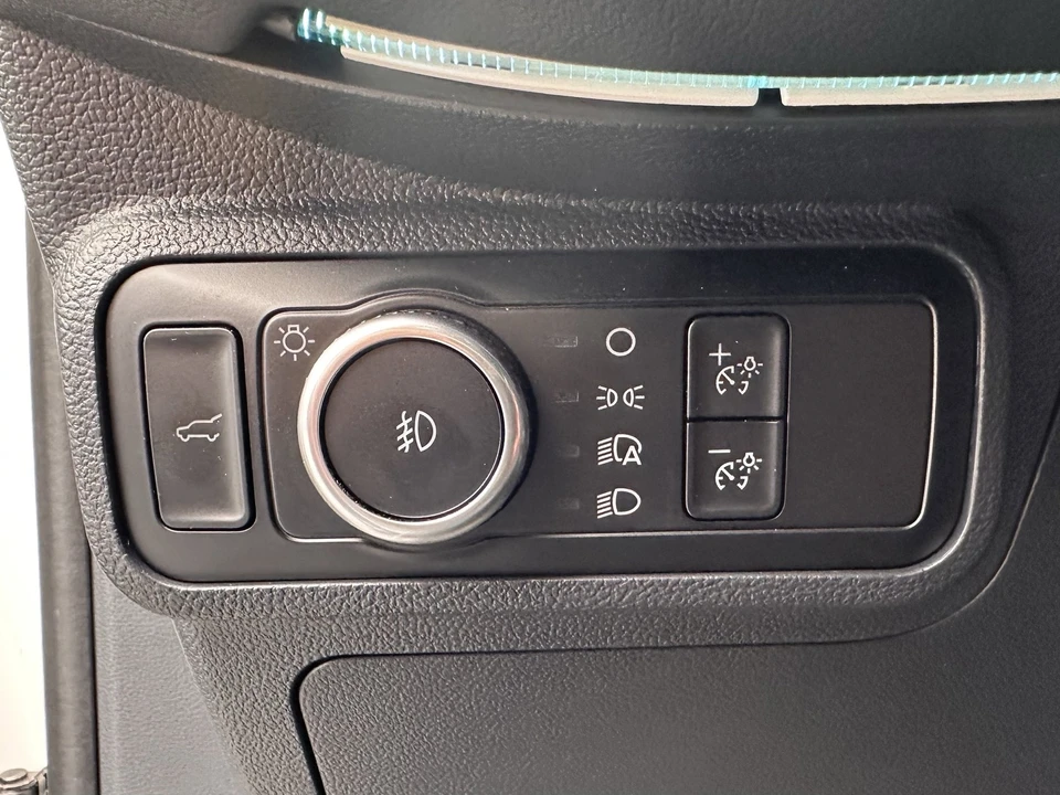 2025 Ford Explorer 6th Gen - Image 19 of 21
