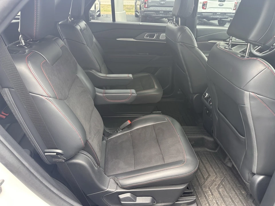 2025 Ford Explorer 6th Gen - Image 16 of 21