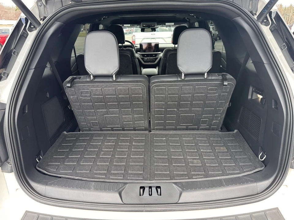 2025 Ford Explorer 6th Gen - Image 17 of 21