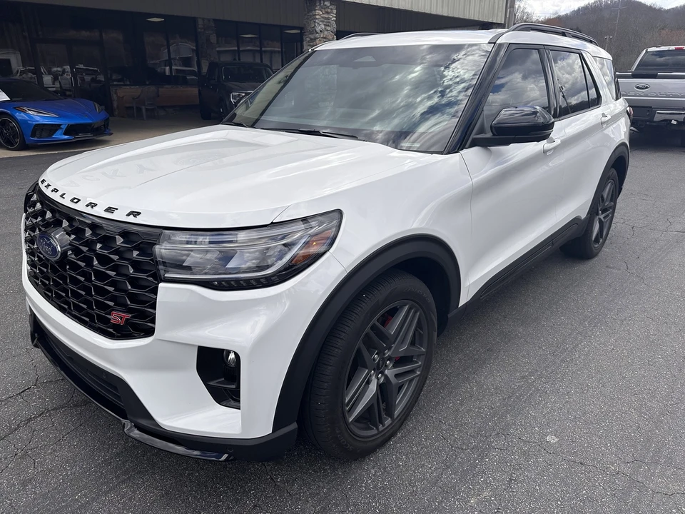 2025 Ford Explorer 6th Gen - Image 2 of 12