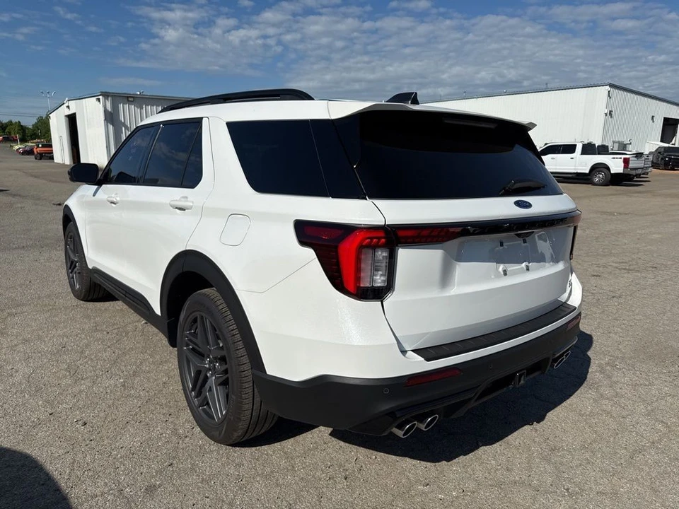2025 Ford Explorer 6th Gen - Image 2 of 8