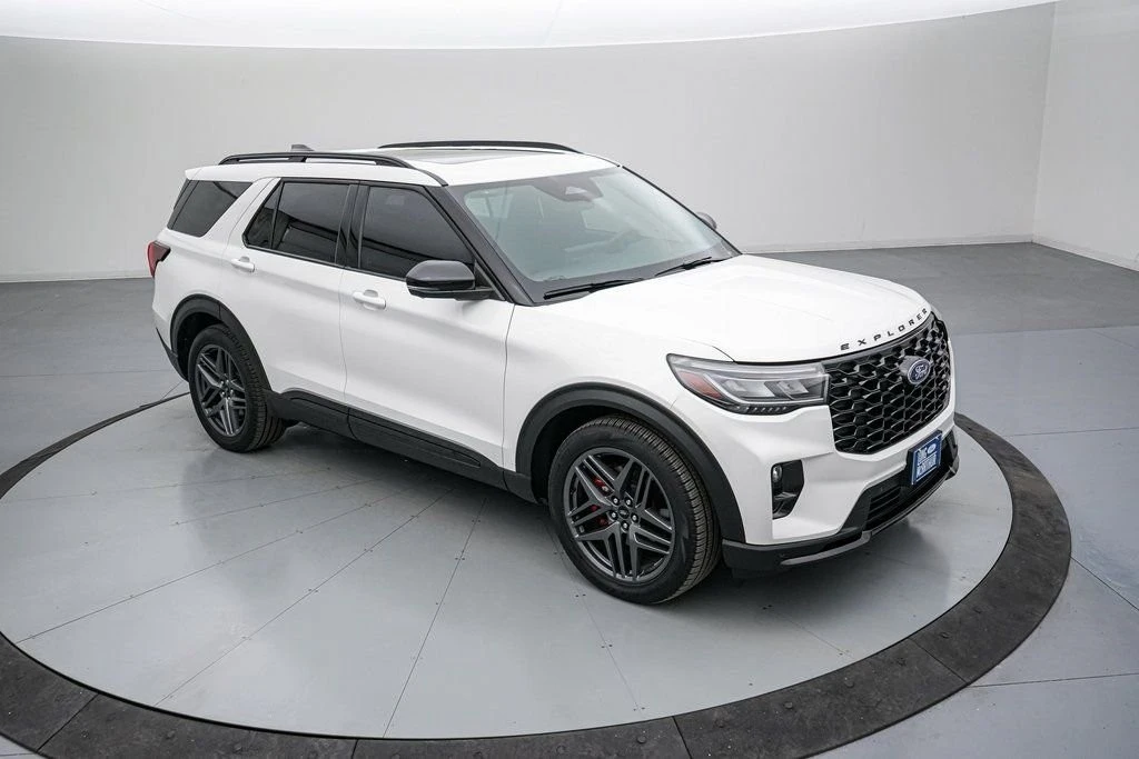 2025 Ford Explorer 6th Gen - Image 2 of 21