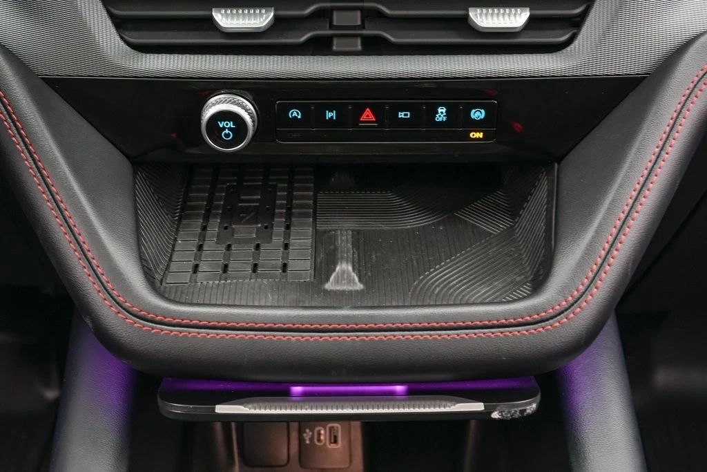 2025 Ford Explorer 6th Gen - Image 18 of 21