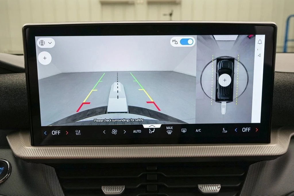 2025 Ford Explorer 6th Gen - Image 19 of 21