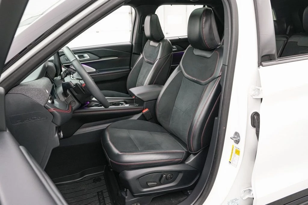 2025 Ford Explorer 6th Gen - Image 13 of 21