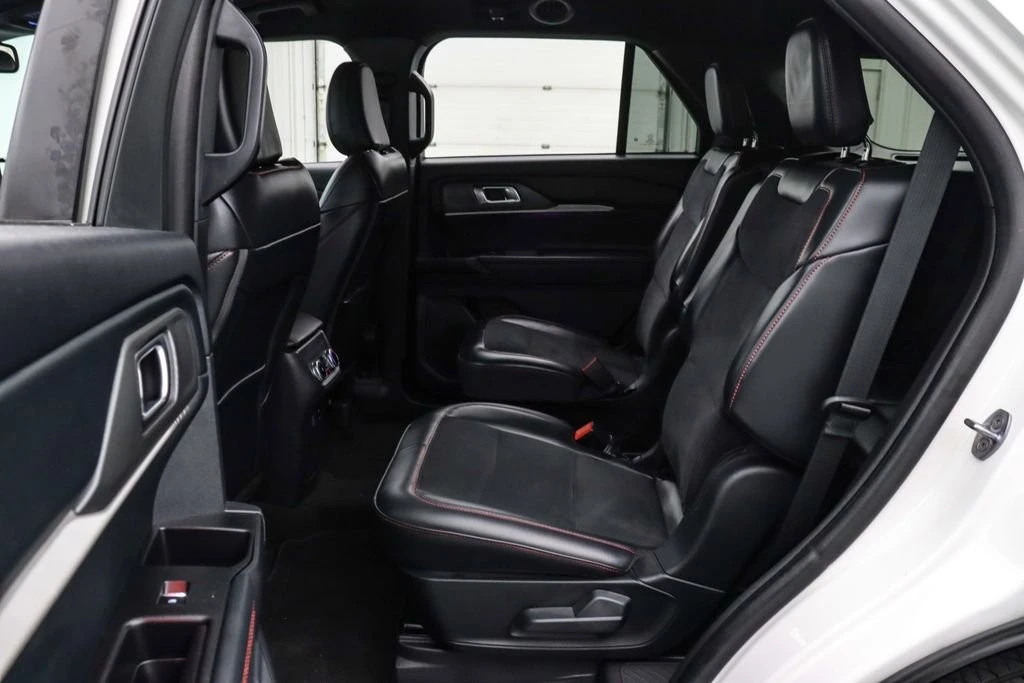 2025 Ford Explorer 6th Gen - Image 19 of 25