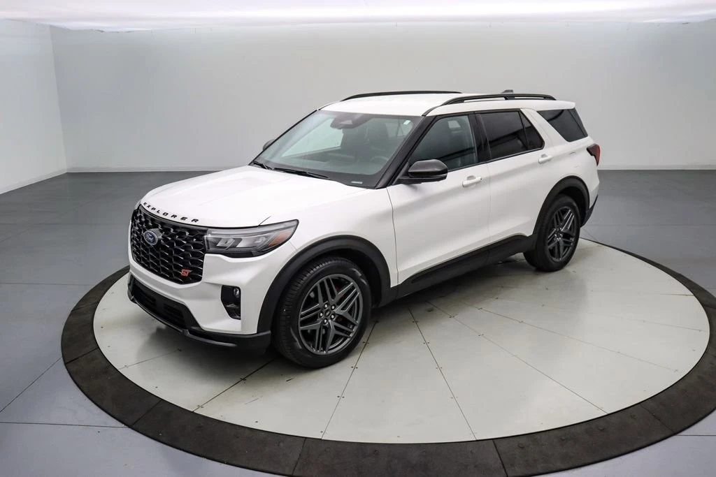 2025 Ford Explorer 6th Gen - Image 9 of 25