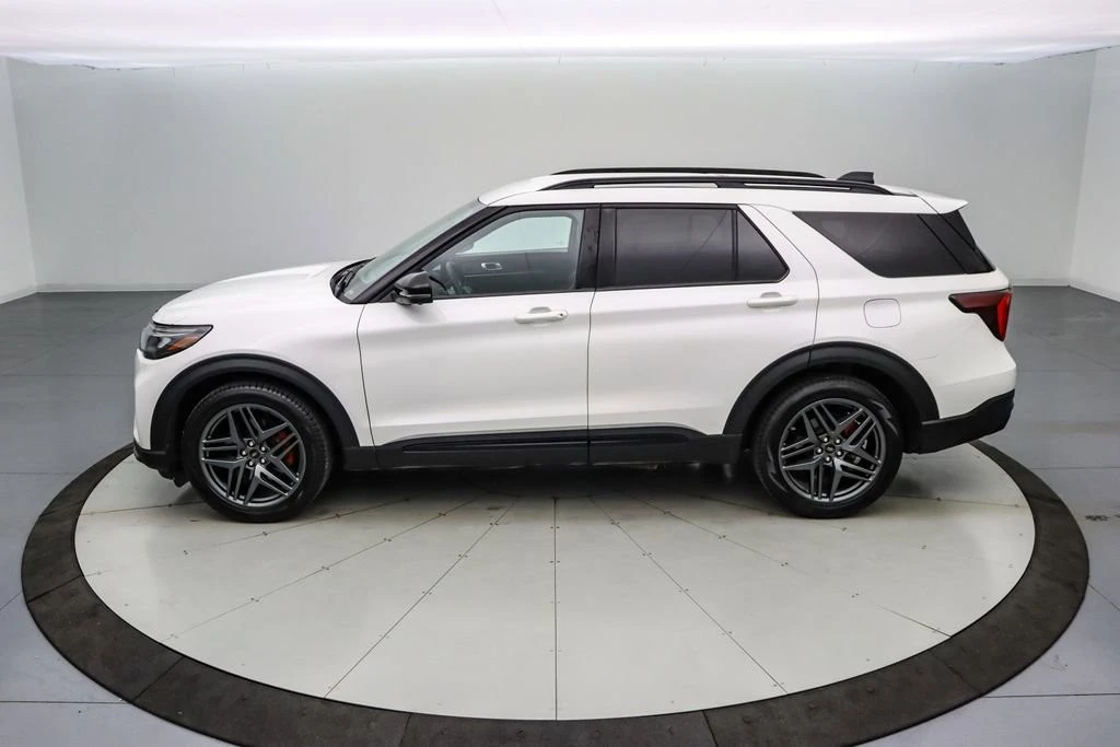 2025 Ford Explorer 6th Gen - Image 8 of 25