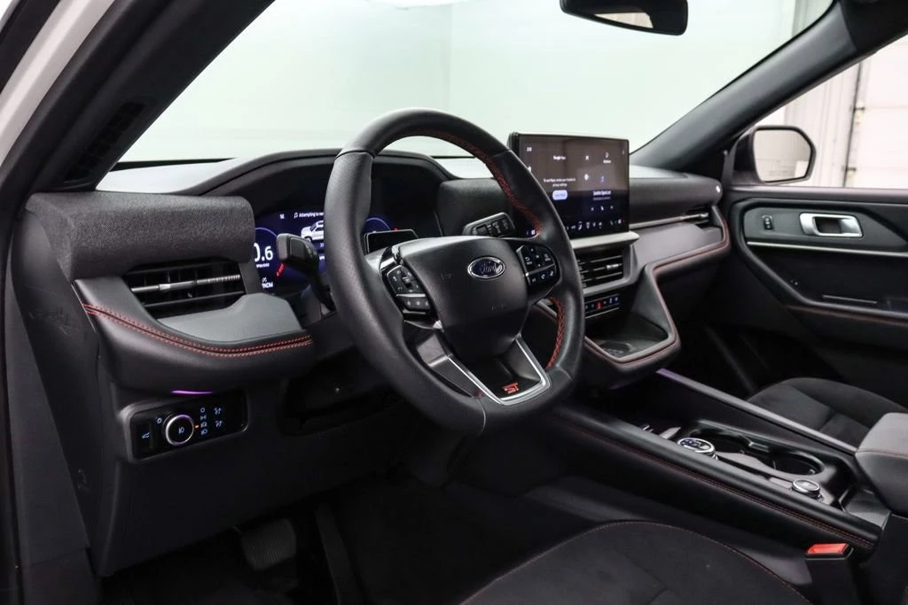 2025 Ford Explorer 6th Gen - Image 13 of 25