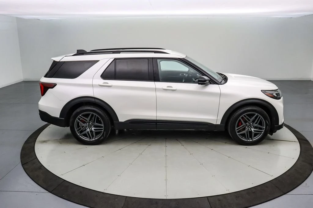 2025 Ford Explorer 6th Gen - Image 4 of 25