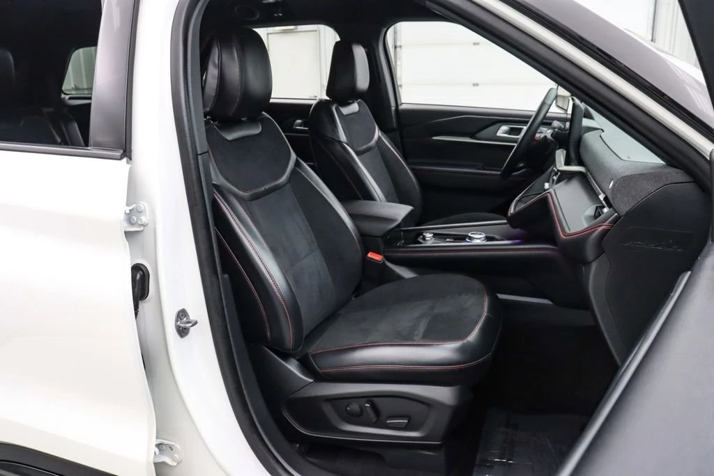 2025 Ford Explorer 6th Gen - Image 22 of 25