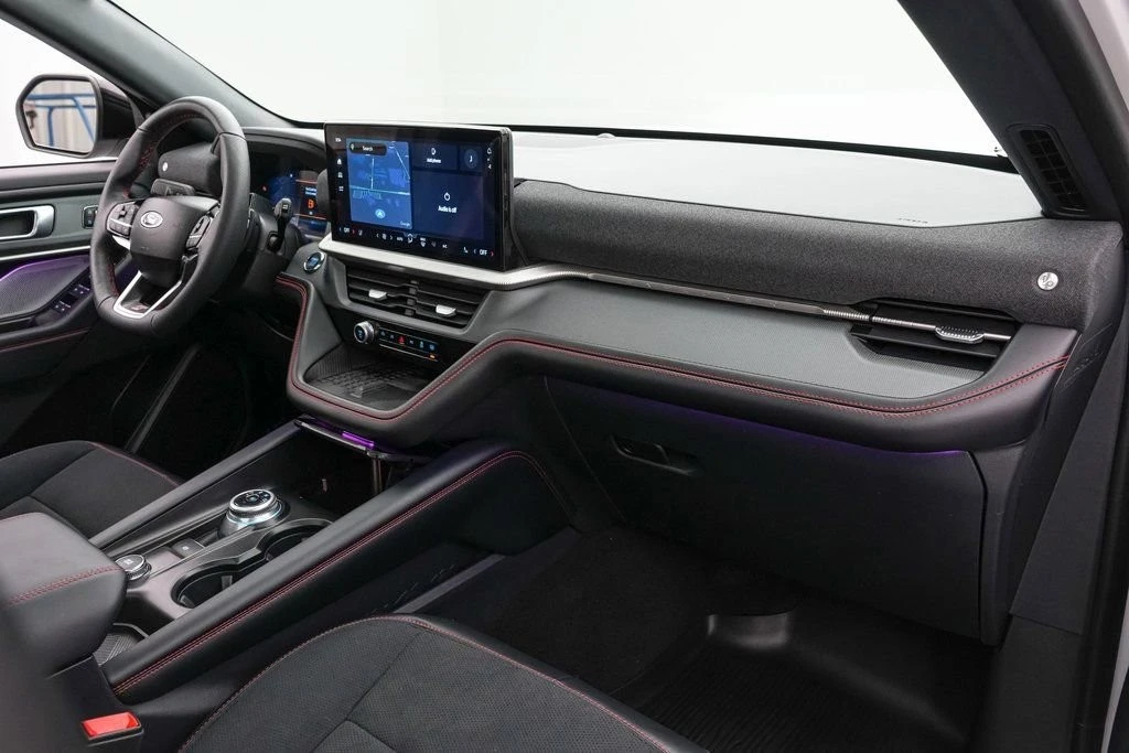 2025 Ford Explorer 6th Gen - Image 28 of 31