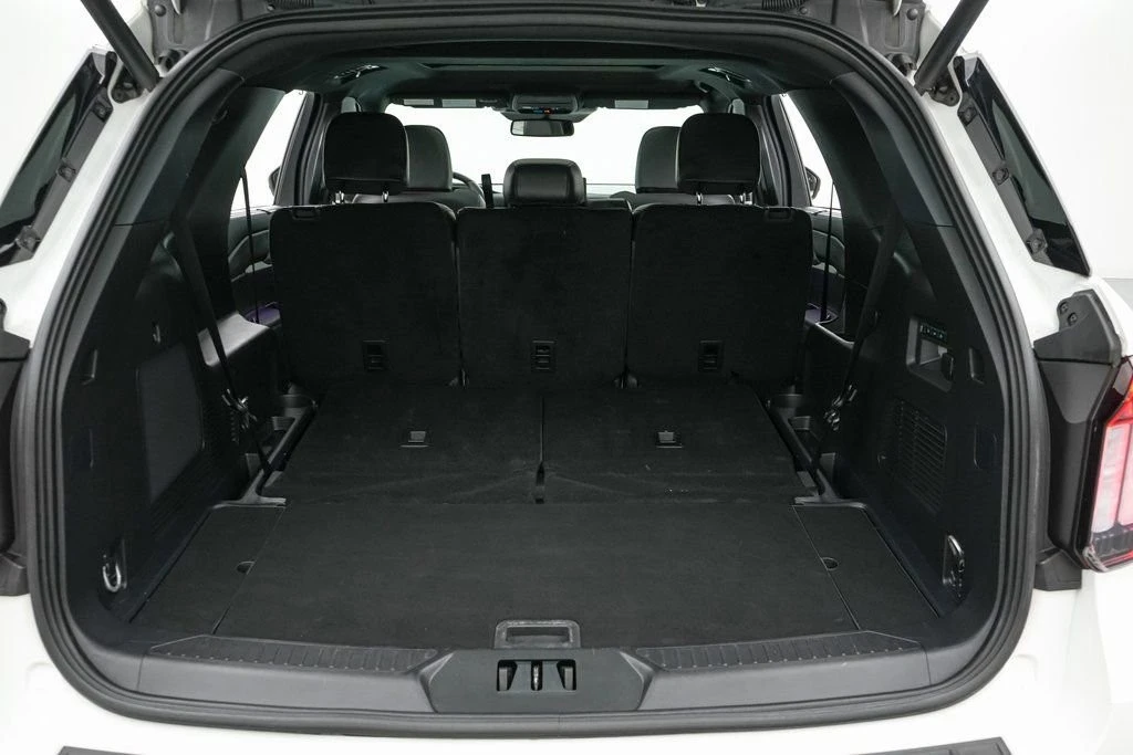 2025 Ford Explorer 6th Gen - Image 26 of 31