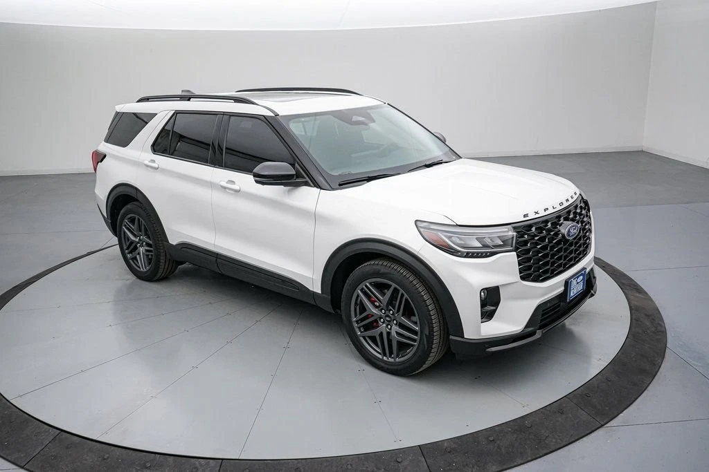 2025 Ford Explorer 6th Gen - Image 2 of 31