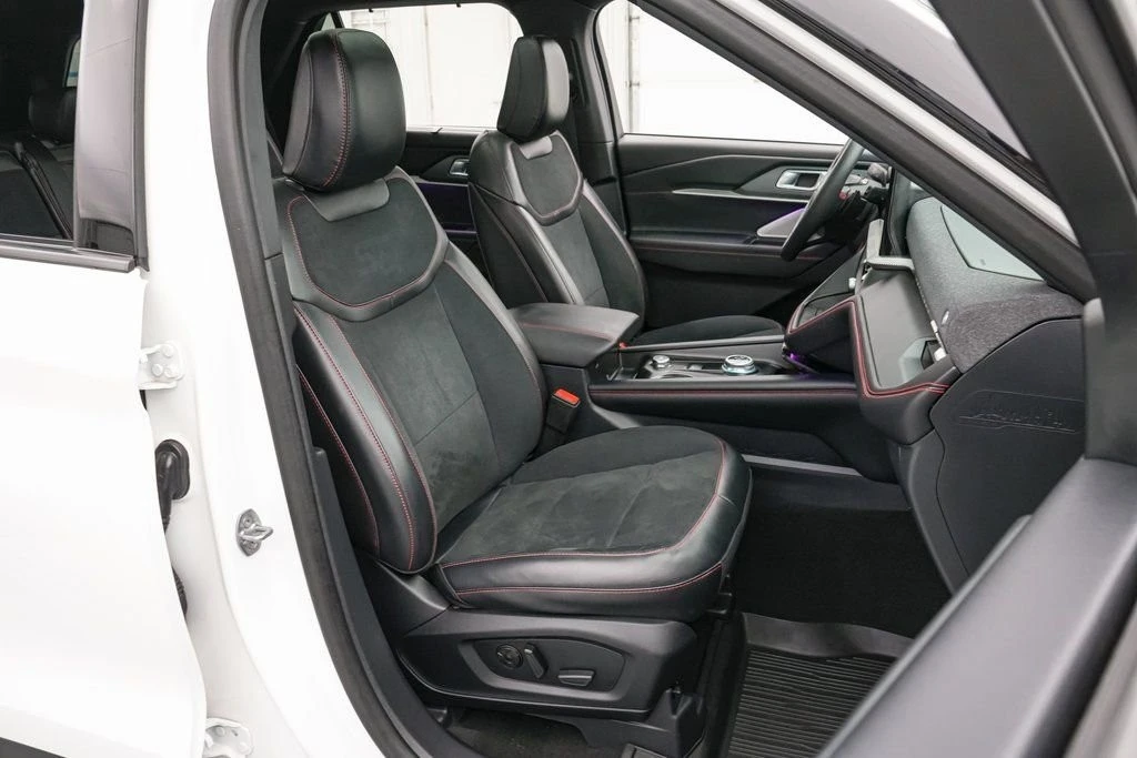 2025 Ford Explorer 6th Gen - Image 27 of 31