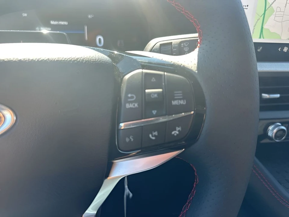 2025 Ford Explorer 6th Gen - Image 17 of 21