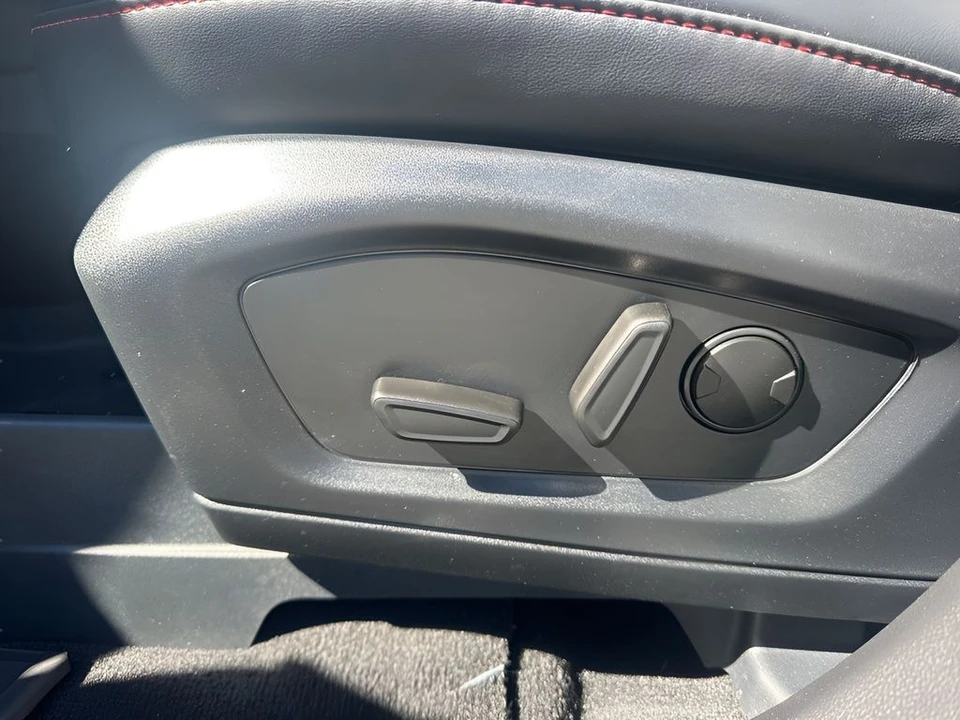 2025 Ford Explorer 6th Gen - Image 10 of 21