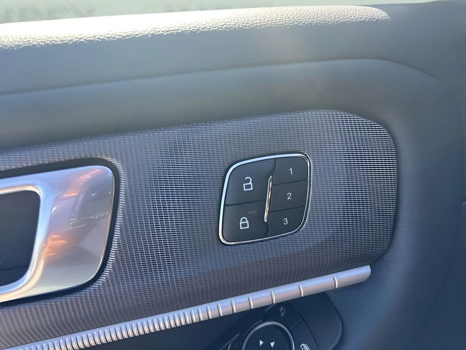 2025 Ford Explorer 6th Gen - Image 11 of 21