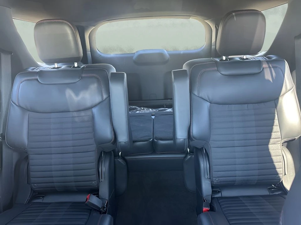 2025 Ford Explorer 6th Gen - Image 12 of 21