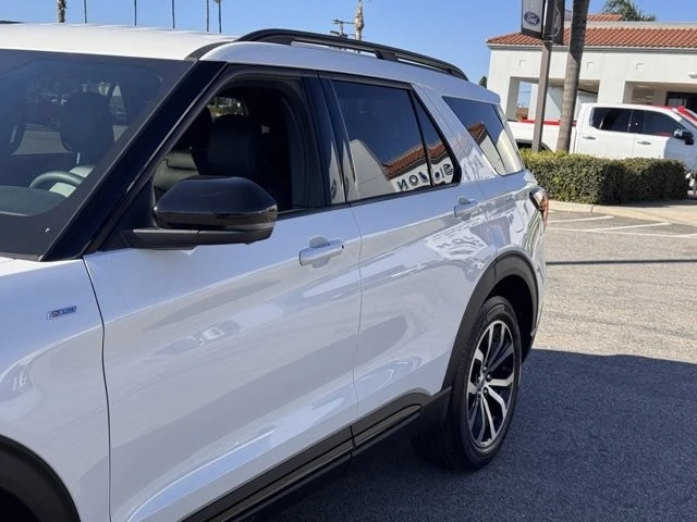 2025 Ford Explorer 6th Gen - Image 9 of 12