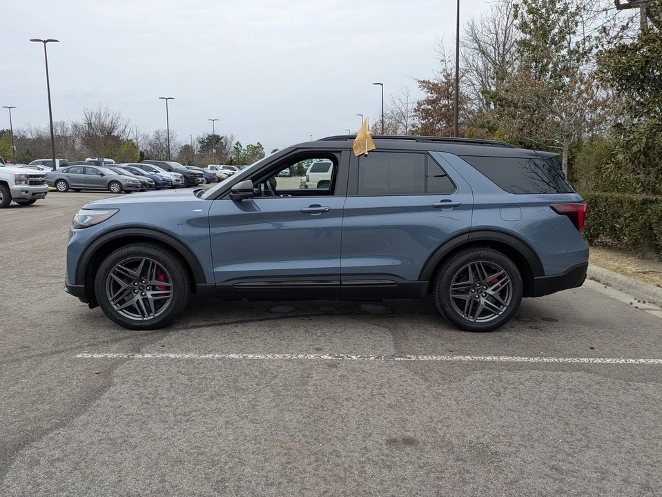 2025 Ford Explorer 6th Gen - Image 7 of 21