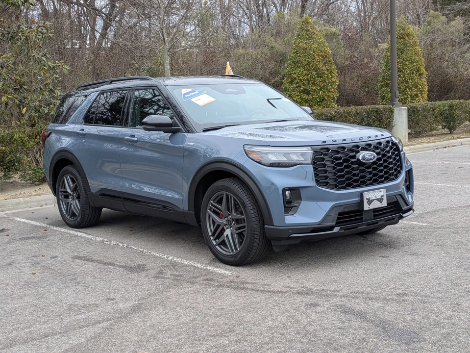 2025 Ford Explorer 6th Gen - Image 2 of 21