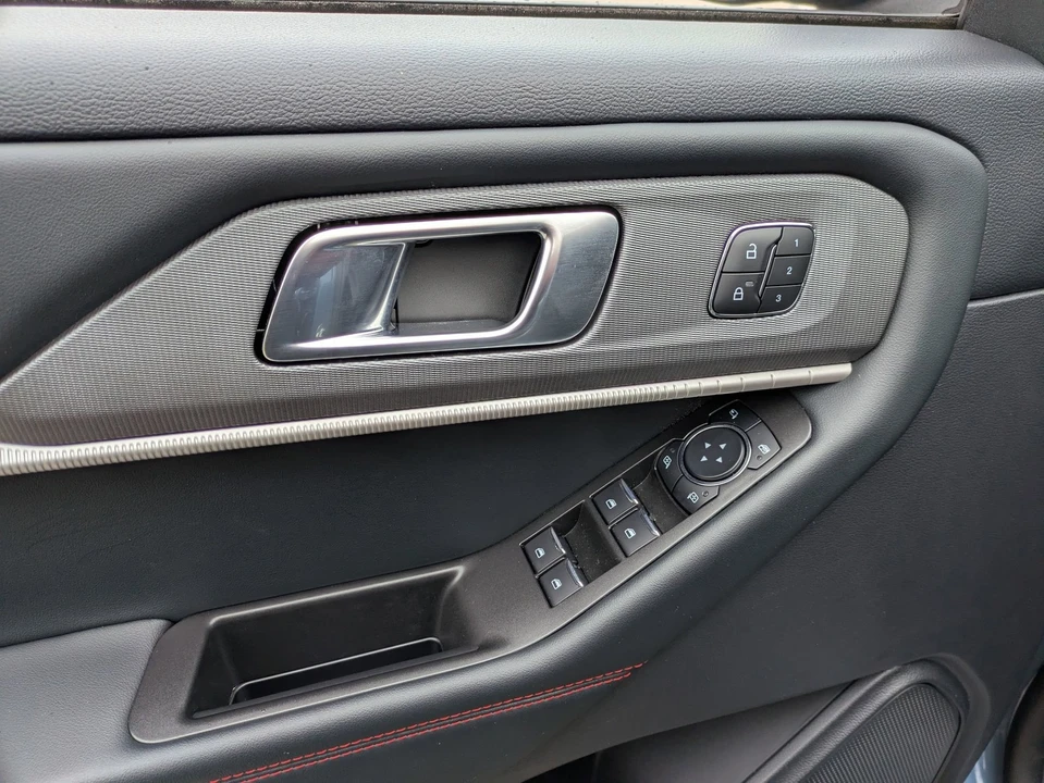 2025 Ford Explorer 6th Gen - Image 17 of 21