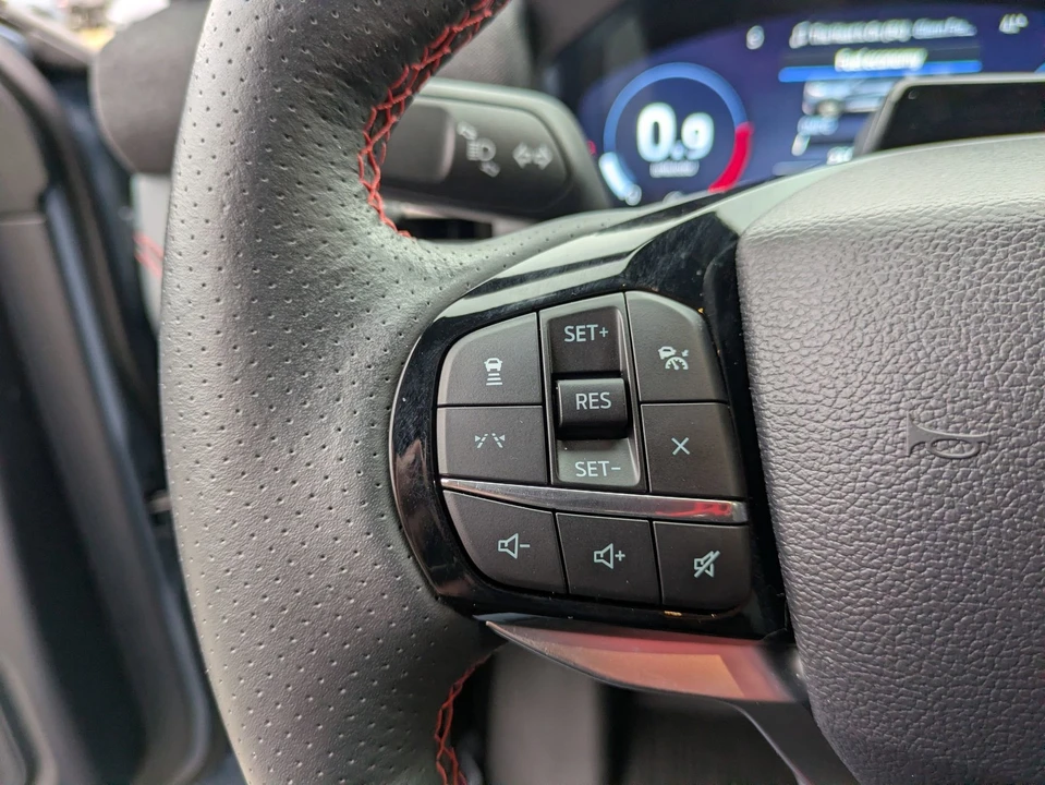 2025 Ford Explorer 6th Gen - Image 19 of 21