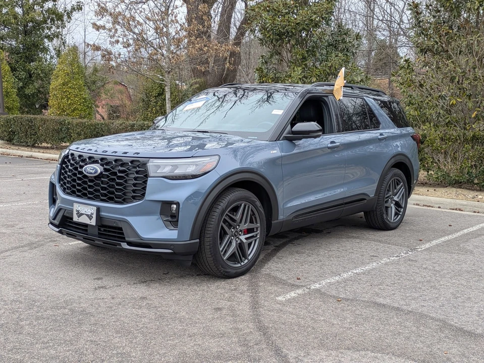 2025 Ford Explorer 6th Gen - Image 8 of 21