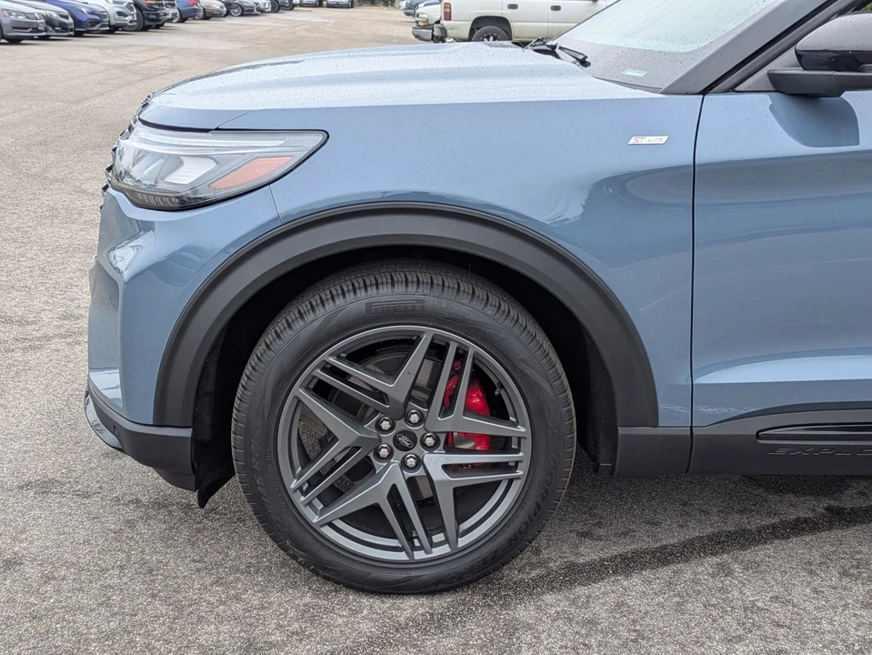2025 Ford Explorer 6th Gen - Image 11 of 21