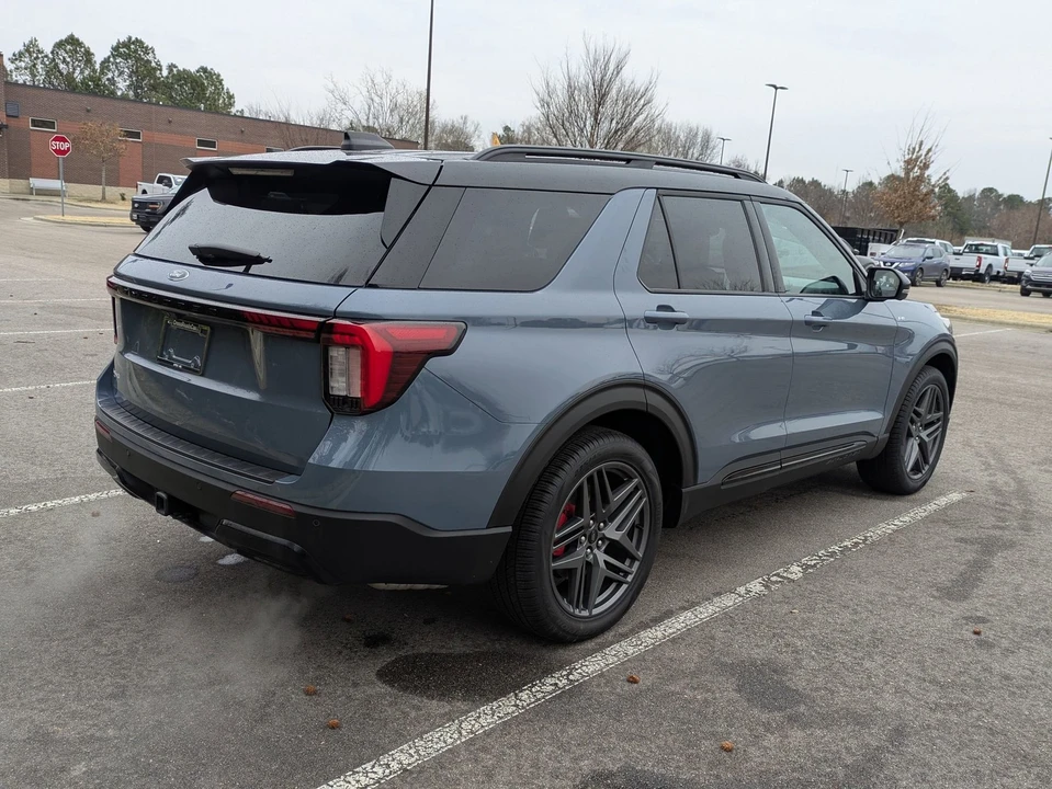 2025 Ford Explorer 6th Gen - Image 4 of 21