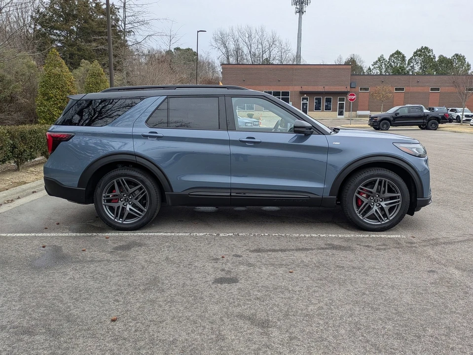 2025 Ford Explorer 6th Gen - Image 3 of 21
