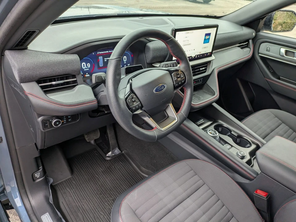2025 Ford Explorer 6th Gen - Image 15 of 21