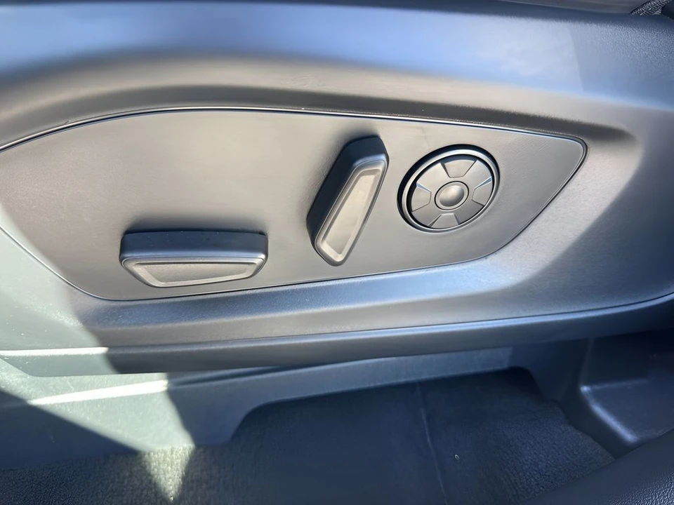 2025 Ford Explorer 6th Gen - Image 10 of 12