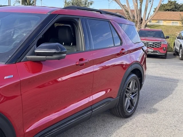 2025 Ford Explorer 6th Gen - Image 9 of 12