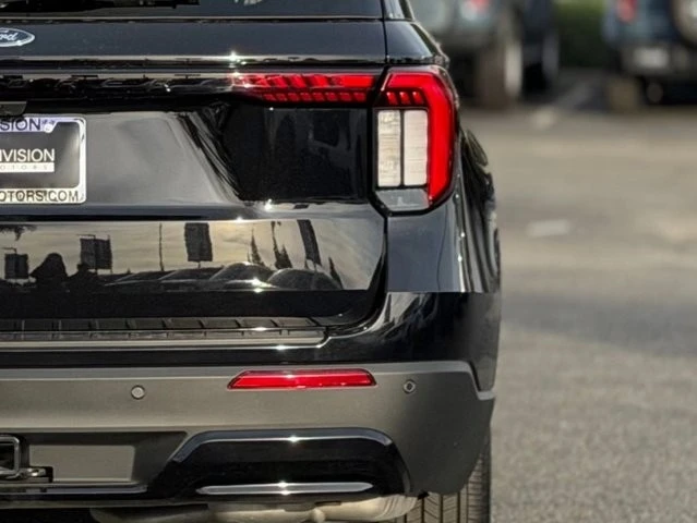 2025 Ford Explorer 6th Gen - Image 8 of 12
