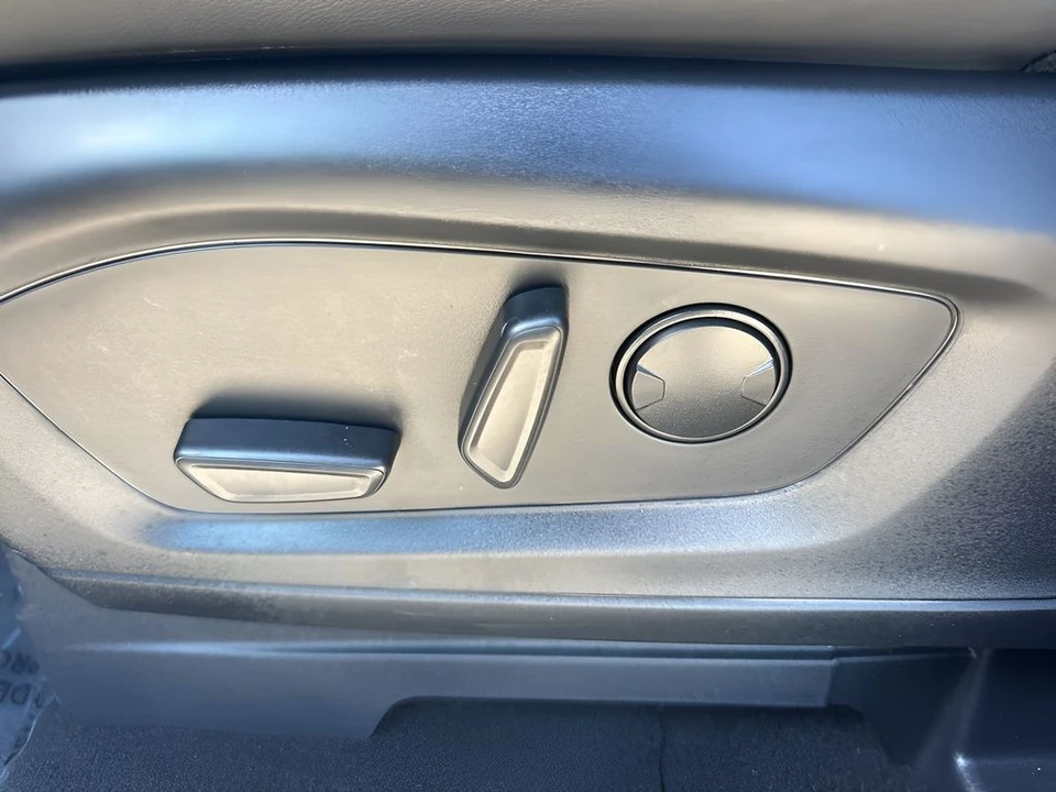 2025 Ford Explorer 6th Gen - Image 10 of 12
